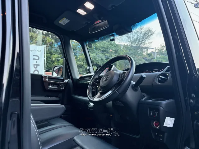 運転席からの視界も広く女性の方でも運転しやすい設計に ホンダ N-BOX