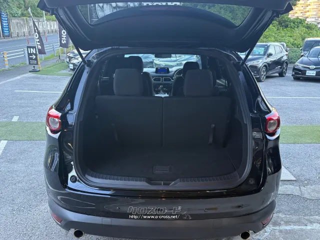 使い勝手のいい荷室スペース マツダ CX-8