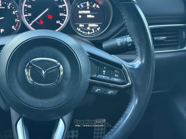 ステアリング右でクルーズコントロール操作可能です。 マツダ CX-8