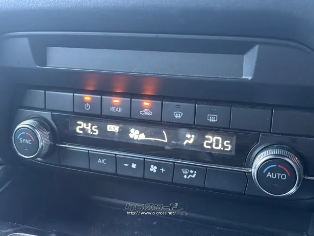 シンプルで扱いやすいエアコン操作スイッチ マツダ CX-8