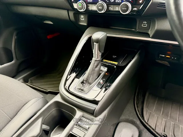 「お問合せはユーポスコザ店まで/098-934-8277お待ちしております」 ホンダ ヴェゼル