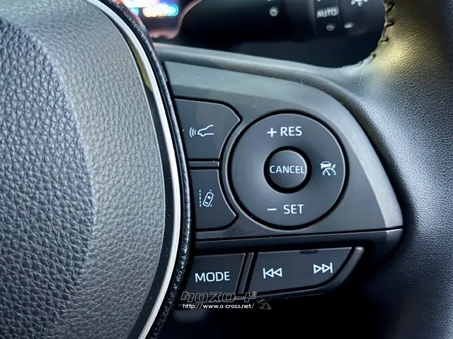 ハンドル右でディスプレイの操作が出来ます。 トヨタ カローラスポーツ