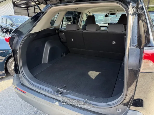荷室スペースも広々 トヨタ RAV4