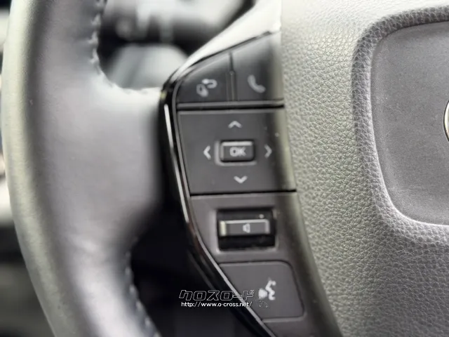 ハンドル左でオーディオ操作が出来ます。 トヨタ プリウス