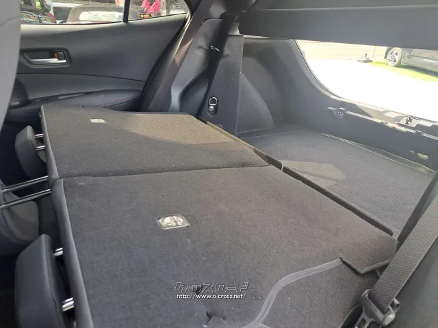 後席を倒すと大きな荷物も積み込み可能に! トヨタ カローラスポーツ