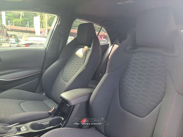 クチコミ高評価を獲得!お問い合わせはユーポスコザ店まで!098-934-8277 トヨタ カローラスポーツ