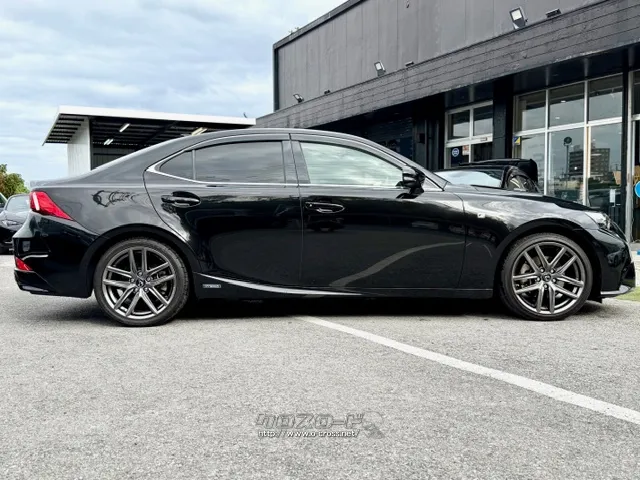 ☆黒い看板が目印のコザ店へお気軽に見に来てください☆ レクサス IS