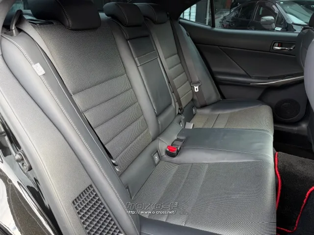 ☆黒い看板が目印のコザ店へお気軽に見に来てください☆ レクサス IS