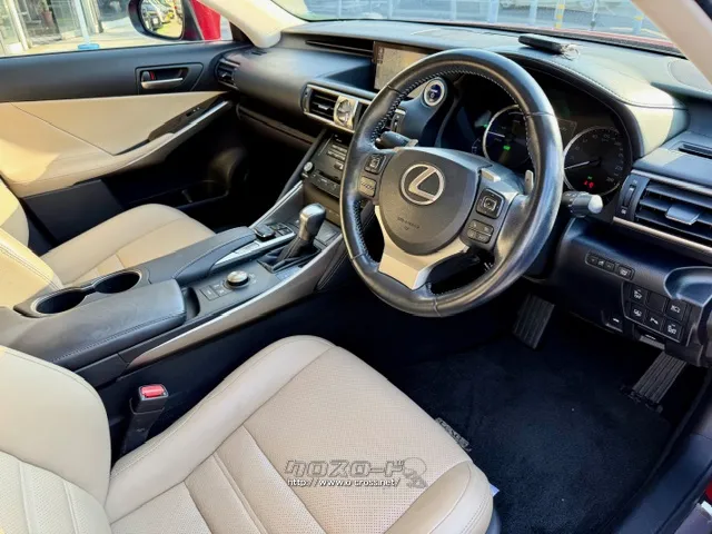 ☆黒い看板が目印のコザ店へお気軽に見に来てください☆ レクサス IS