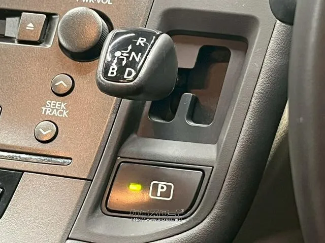 自社整備工場・板金工場を備え、車検から事故の修理まで対応致します。 レクサス HS