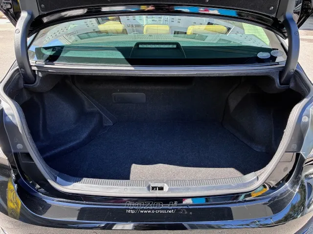 広々としたトランクルームは大きな荷物でも楽々積み込むことが出来ます レクサス HS