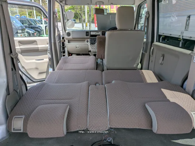しかもシートを倒してのフルフラットも可能です!!運転席も倒して繋ぐのも可能!! スズキ エブリイ