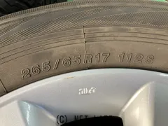 ホイール・タイヤ 17インチ中古トヨタハイラックス125系 純正アルミ4本Set中古タイヤ付J49