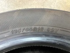 タイヤ 16インチ中古ヨコハマ195/65R16　1本×9部取り付け工賃込T53