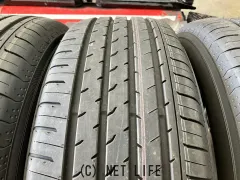 タイヤ 17インチ未使用ヨコハマアドバンV03　225/65R17　4本SET　T63