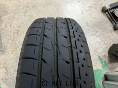タイヤ 17インチ中古ブリヂストン215/55R17 1本×8部取り付け工賃込T74