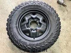 ホイール・タイヤ 16インチ中古ジムニー純正スチールホイール1本バリ溝MTタイヤ付　K34