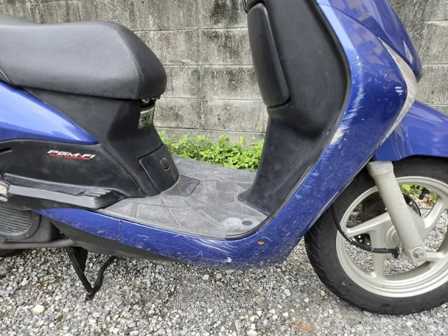 カウルの傷多数あります ホンダ リード110