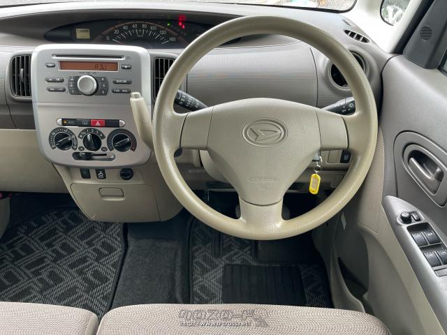 運転席もシンプルです!! ダイハツ タント