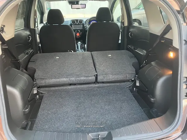 シートを倒せば大きな荷物も楽々積み込めます! 日産 ノート