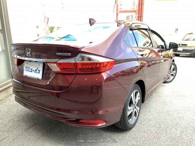 コンパクトセダンの革新をコンセプトに、5ナンバーサイズの扱いやすさやコンパクトカーの優れた燃費性能と、アッパーミドルセダンのような広い室内や堂々としたスタイル、高い質感、しなやかな走りを融合した ホンダ グレイス