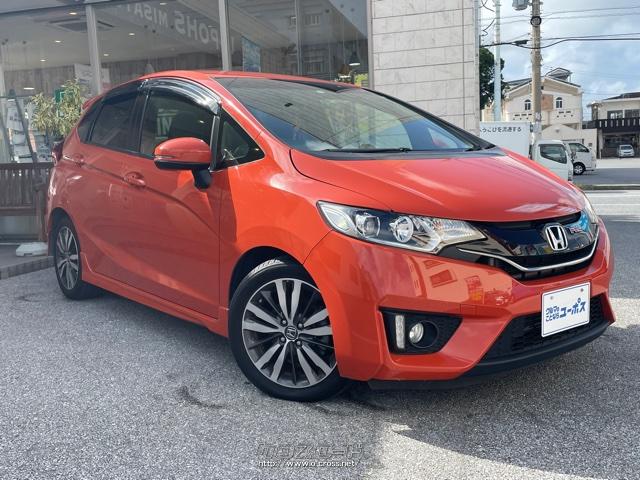 Hondaの新しいデザインアイデンティティーの「ソリッド・ウイング・フェイス」を具現化し、Hondaの象徴「H」マークを中心に、フロントグリルからヘッドライトまでを1つのデザインとなっております。 ホンダ フィット