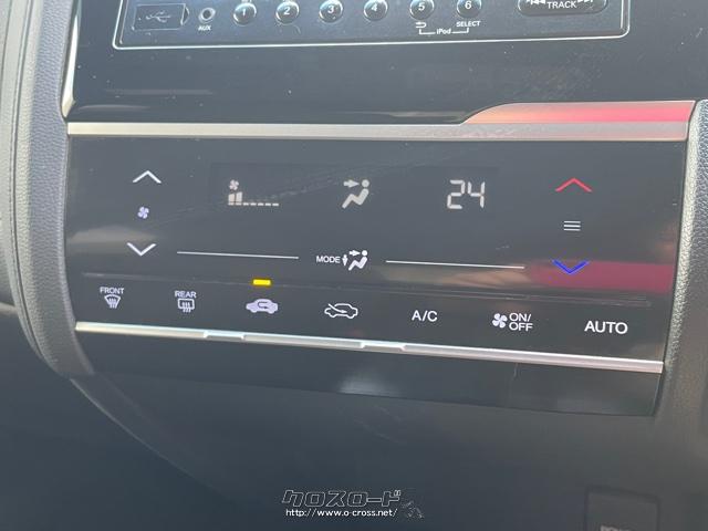 操作部に静電式タッチパネルを採用したフルオート・エアコンディショナーも標準設定。 ホンダ フィット