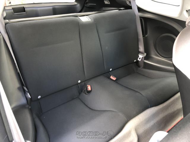 4人乗りの為一応、リヤシートついてます・・・ ホンダ CR-Z