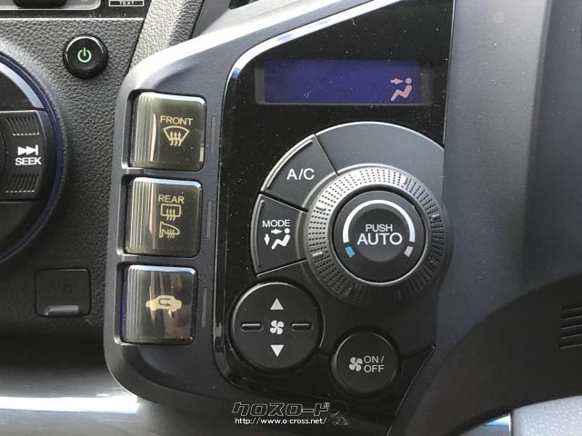 ドライバー目線に向けられたエアコン操作パネル。スポーティーさがここにも演出されています。 ホンダ CR-Z