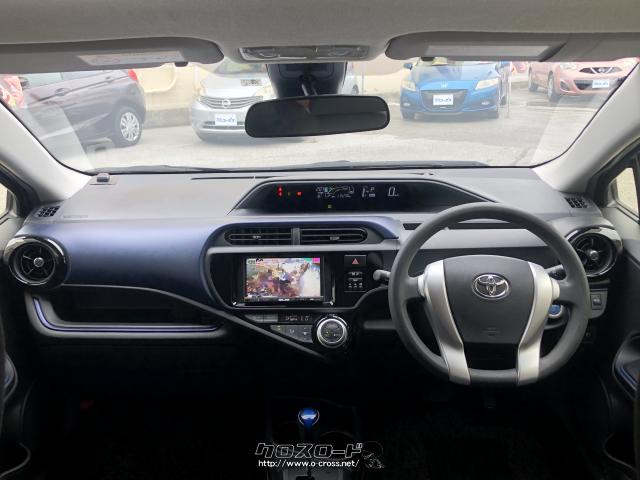 前席は足元も広く、収納も豊富に設計されてます。 トヨタ アクア