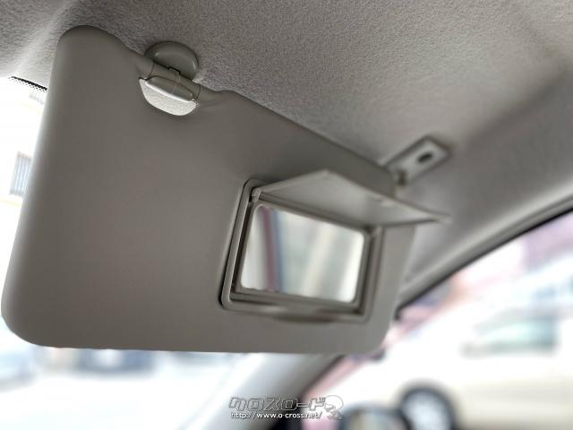 サンバイザーを開けばミラー付き♪でも運転中の化粧は止めましょうね♪ 日産 マーチ