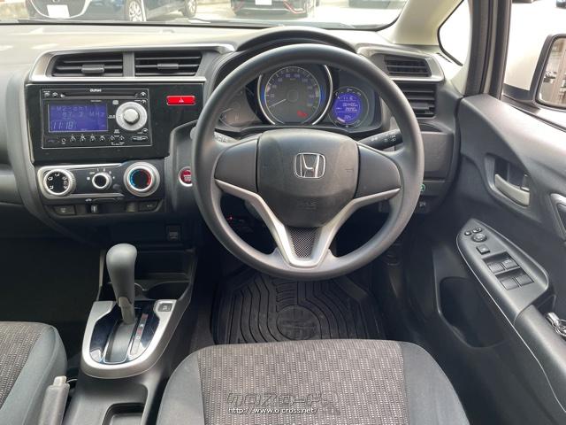 運転席周りはシンプル且つどなたにも使い易い構造。 ホンダ フィット