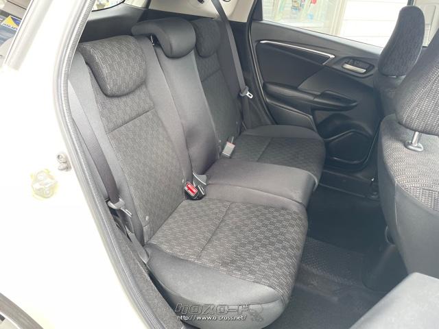 後席も足元広々でゆったり乗れます。 ホンダ フィット