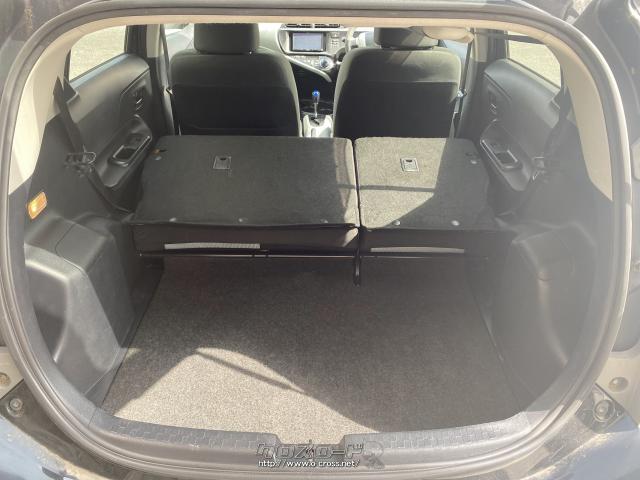 シートを倒せば収納倍増、大きな荷物も楽々積み込めます. トヨタ アクア