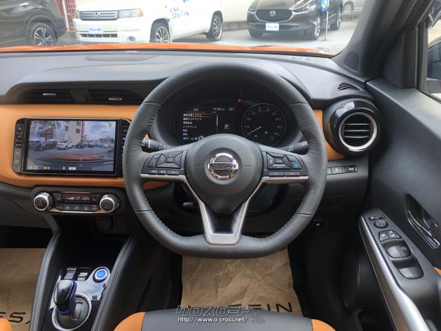 オレンジ×ブラックの個性的なインテリアカラーが目を引く、スタイリッシュなインテリア。 日産 キックス