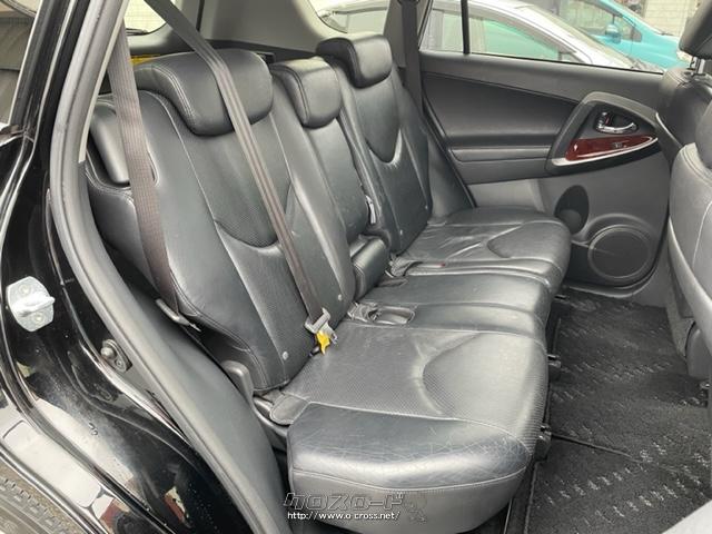 ゆったり座れるセカンドシート。足元も広々でノンストレス! トヨタ ヴァンガード