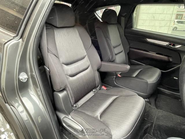 セカンドシート。前後方向に余裕があり、広々使えるます。疲れないシートとしても評価が高いです!! マツダ CX-8