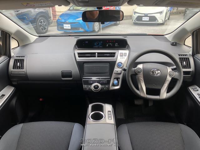 足元広々1列目!また運転席と助手席も独立式なので圧迫感無くドライブをお楽しみ頂けます。 トヨタ プリウスα