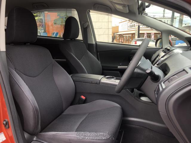 プリウスαならではの大開口で乗り降りし易い運転席。 トヨタ プリウスα