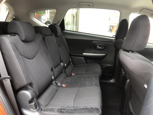 リヤシートはリクライニング機能付き。長距離ドライブでも疲れにくいですよ。 トヨタ プリウスα