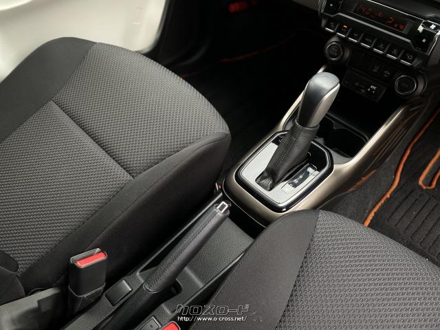 操作性に拘ったフロアシフト。黒に統一されコンパクトのネックポイントと言われた高級感を克服。 スズキ イグニス