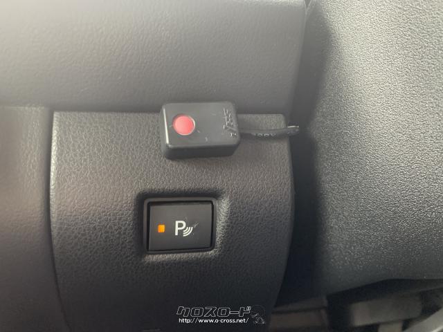 走行中もTV視聴可能。クリアランスソナー付きで前後の障害物に反応して警告音が鳴ります。 日産 リーフ