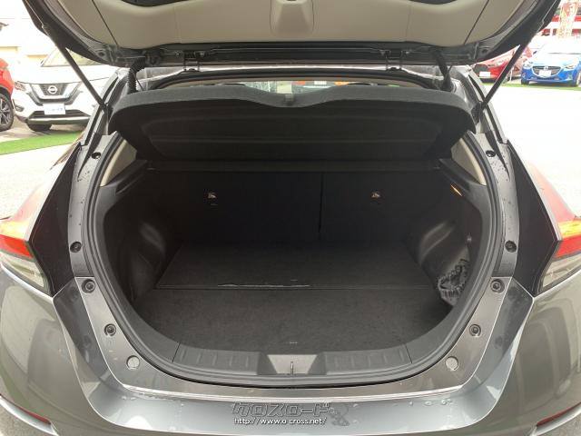 ラゲッジルームも広めのスペースが確保されておりとノーカバー付きで使いやすい仕様に。 日産 リーフ
