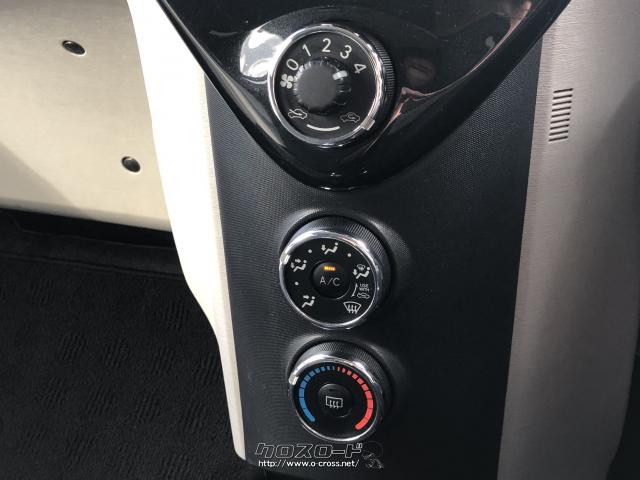 メッキ加飾マニュアルエアコンを装備 トヨタ iQ