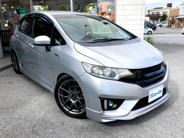 走行状況に応じてエンジンとモーターを接続・切断することで、モーターのみの「EVドライブ」エンジンとモーターの「ハイブリッドドライブ」エンジンのみの「エンジンドライブ」3つの走行モードを自動的に選択。 ホンダ フィットハイブリッド