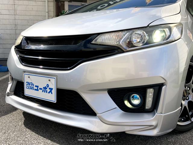 ヘッドライトはLEDを採用。また社外グリル、フォグライト、フロントスポイラーイメージチェンジ ホンダ フィットハイブリッド