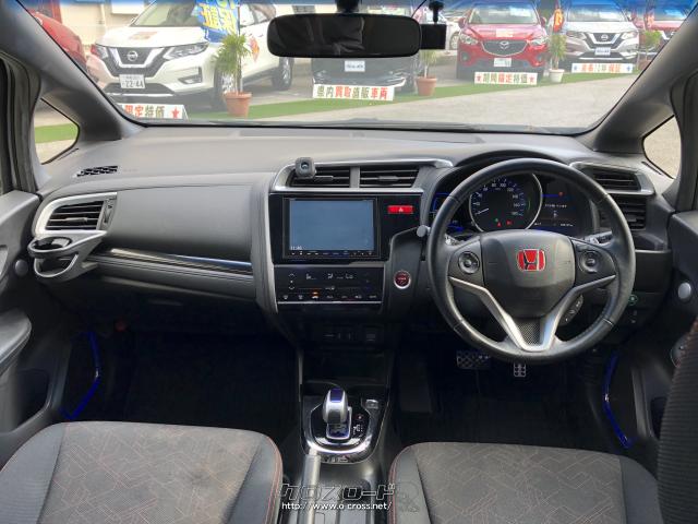 運転席からの視界も広く、女性の方でも運転のしやすい大きさです。 ホンダ フィットハイブリッド