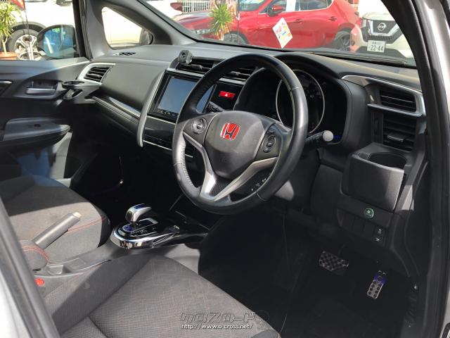 膝回りのスペースも確保されゆったり座れます。 ホンダ フィットハイブリッド