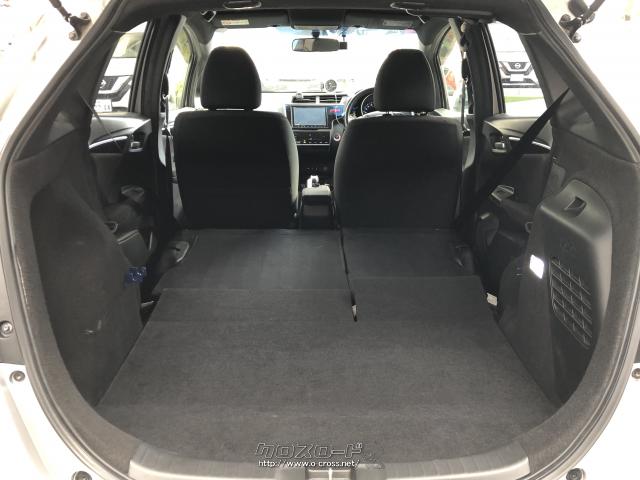 後席を倒す事で大きな荷物を積み込むことができます。 ホンダ フィットハイブリッド