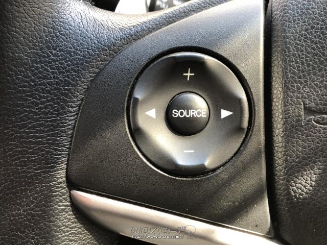 ステアリング左側にはオーディオ操作スイッチが配置されています。 ホンダ フィットハイブリッド